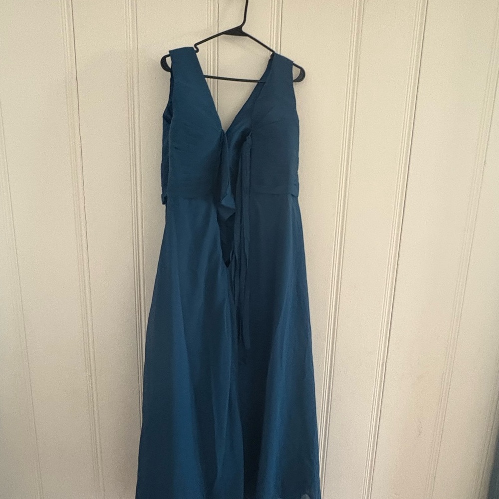 Green Maxi Sundress with V-Neck for Wedding Guest